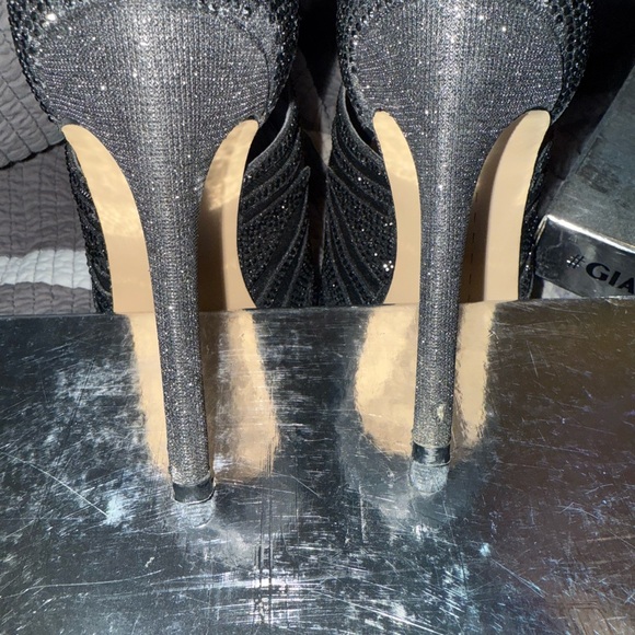 Gianni Bini Sharissah Heels | Black - Picture 7 of 10